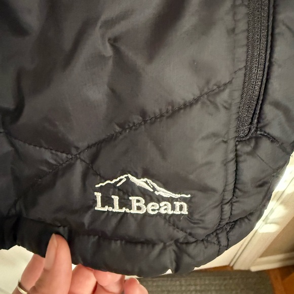 L.L. Bean Black Women's PrimaLoft Packaway Hooded Jacket - Picture 5 of 9